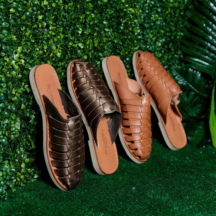 BEARPAW נשים זלדה XB6J359 סנדלים ברונזה מתכתי