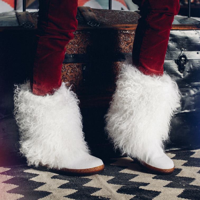 BEARPAW נשים boetis XB6J118 מגפיים לבן